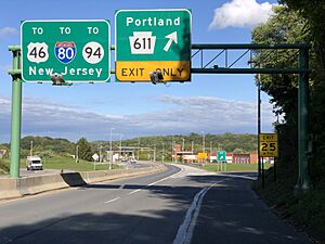 2022-09-27 15 17 56 View north along Pennsylvania State Route 611 (Delaware Drive) at the exit for the Portland-Columbia Bridge in Portland, Northampton County, Pennsylvania