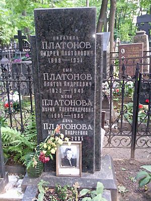 Andrei Platonov's grave, Moscow Armenian cemetery