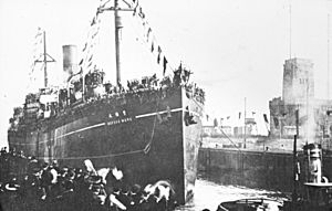 Bundesarchiv Bild 137-030555, Wilhelmshaven, Rückkehr von Kriegsgefangenen