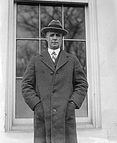Commander Donald Baxter MacMillan at White House 30 mar 1925.jpg