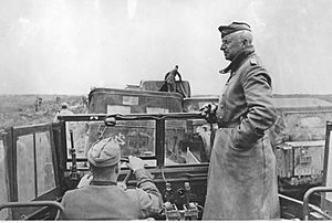 Gen. Erich von Manstein na froncie pod Kerczem na Ukrainie. (2-678)