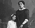 Hannah Arendt and Mother 1912 (cropped)