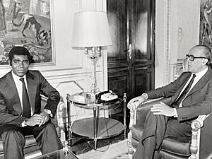 Leopoldo Calvo Sotelo se reúne con el presidente de Guinea Ecuatorial. Pool Moncloa. 13 de mayo de 1982