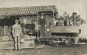 Locomotora de vapor nº 4 de Fábrica de Mieres en el Naranco, que llevaba el mineral de hierro desde el Naranco hasta la Estación del Norte de Oviedo, ca. 1895 (Museo del Ferrocarril de Asturias)