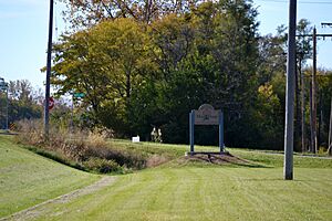 Mapleton sign from US Route 24