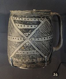 Mesa Verde black-on-white mug, San Juan Anasazi, Whiskers Ruin, Utah, 1200-1300 AD, ceramic, paint - Natural History Museum of Utah - DSC07407