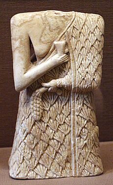 Mesopotamia, Periodo proto-dinastico, figurina femminile con coppa e braccialetto su polso, da khafajah, 2650-2550 ac ca