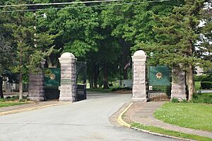 Oakdale Entrance Gates