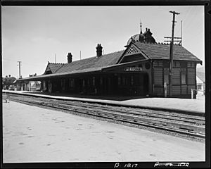 Petone Railway Station building view emphasis old low platforms (Hutt Line, March 1951)