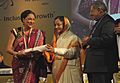 Pratibha Devisingh Patil presenting the Pravasi Bharatiya Samman Award to the Prime Minister of the Republic of Trinidad and Tobago, Mrs. Kamla Persad-Bissessar
