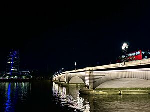 Putney Bridge at night.jpg