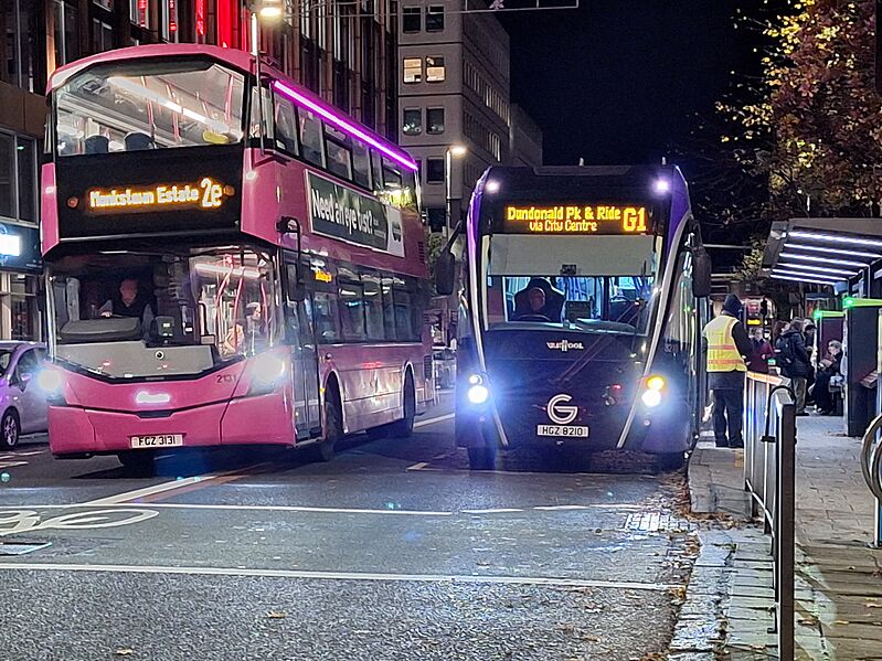 Translink Metro and Glider (cropped)