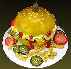 Cake depicting a cheeseburger