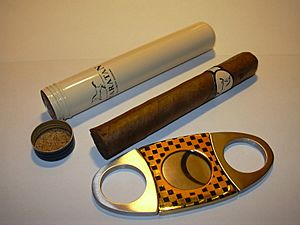 Cigar tube and cutter