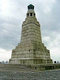 Dundee Law, War Memorial
