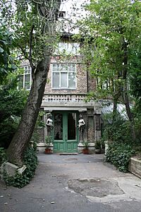 Entrance to the "La Ruche" in Paris