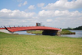 Footbridge, Dorney Lake - geograph.org.uk - 3603649