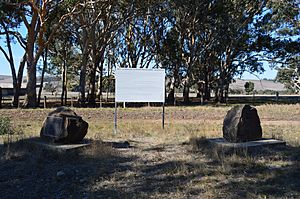 Henty Victoria Sign and Monuments