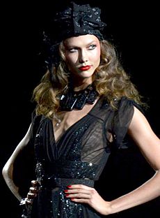 Karlie Kloss at Anna Sui (cropped)