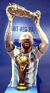 Messi levantando la copa del mundo