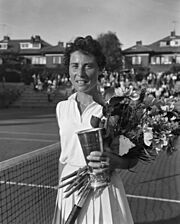Mevrouw Eva de Jong Nederlandse tenniskampioene, gespeeld op de METS-banen te Sc, Bestanddeelnr 914-2194