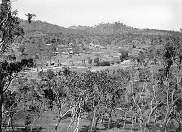 Mines at Calcifer Queensland, circa 1900.jpg
