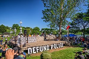 Minneapolis City Council Pledges to Dismantle Police Department