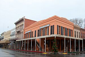 Sacramento old town 12-25-10 (9Wiki b