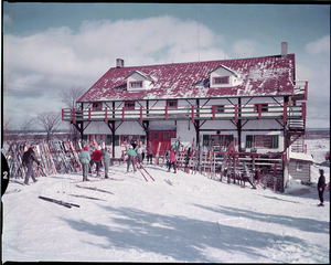 Skiers at a lodge in Collingwood (I0005627)