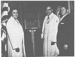 Sterling and Yalow receiving Middleton Award 1973