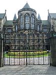 University Avenue, University Of Glasgow, Gatepiers And Railings Quincentenary Gates