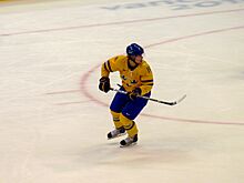 2010 Winter Olympics - Sweden vs Slovakia - 2010-02-24 - Nicklas Bäckström (4568675826).jpg
