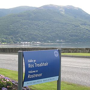 Bilingual welcome sign Rostrevor