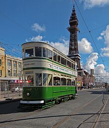 Blackpool tram 147 , North Pier.jpg