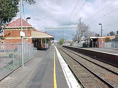 Brunswick-station-platform.jpg