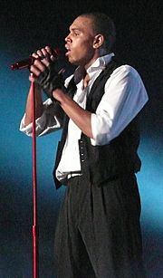 Chris Brown singing at Brisbane Entertainment Centre cropped 2