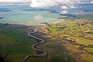 Clevedon, Auckland, New Zealand, 1 April 2011 - Flickr - PhillipC