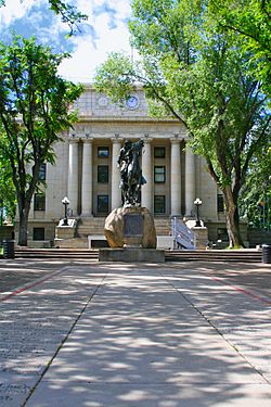 Courthouse and Buckey O'Neill statue