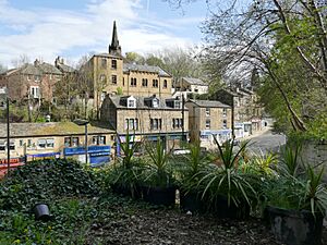 Dawson Hill, Morley - east end (geograph 7153606).jpg