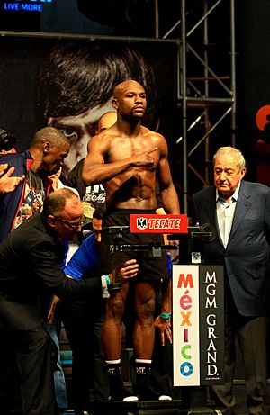 Floyd Mayweather jr weigh-in