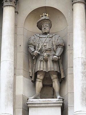 Henry VIII statue, St Bartholomew's Hospital