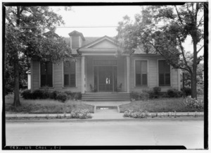 Historic American Buildings Survey, Harry L. Starnes, Photographer June 2, 1936 FRONT ELEVATION. - Monroe-Coleman House, 707 East Houston Street, Crockett, Houston County, TX HABS TEX,113-CROC,1-1