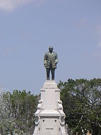 Statue of Luis Munoz Rivera (Plaza Las Delicias, Ponce, Puerto Rico)