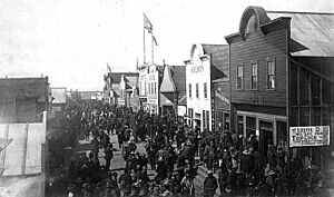 Street scene, Nome, ca 1899 (WARNER 415)