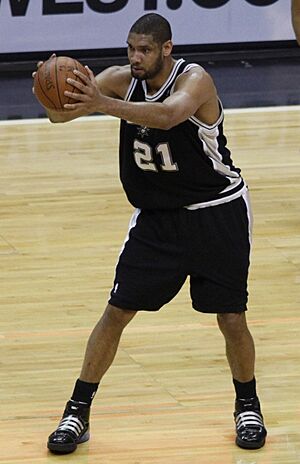 Tim duncan vs wizards 2009 cropped