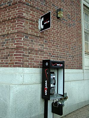 Verizon payphone on a street corner (United States) pd.3