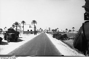 Bundesarchiv Bild 101I-782-0004-28, Misurata, Ortschaft