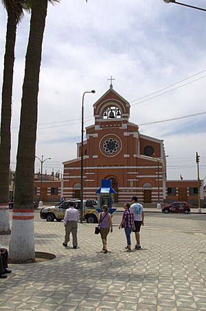 Chincha Plaza de Armas e Iglesia
