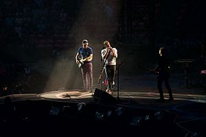 Coldplay perform "Heroes", Amsterdam Arena, June 2016 (1)