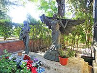 Esculturas de Lola Flores y Antonio Flores - Cementerio de La Almudena de Madrid
